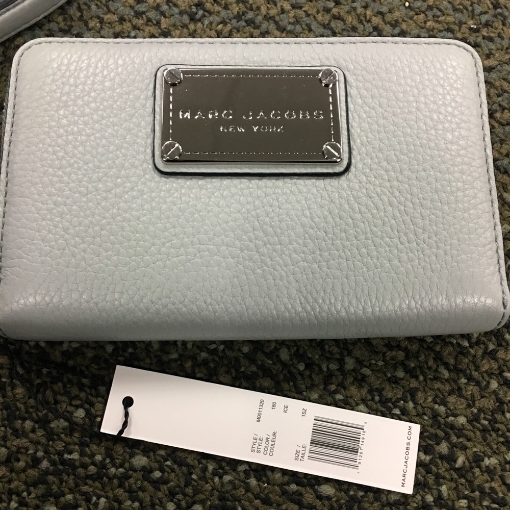 Marc Jacobs Classic Leather Zip Phone Wallet NWT